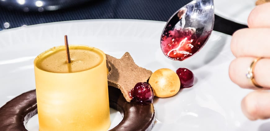 08_gluehkerze_schokostern_goldene_physalis_granatapfelkernen_cranberry_marmelade_slide