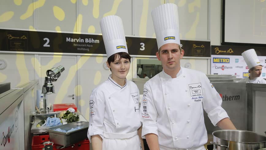 Marvin_Bo__hm_und_seine_Commis_Hanna_Karthaus_Slider1