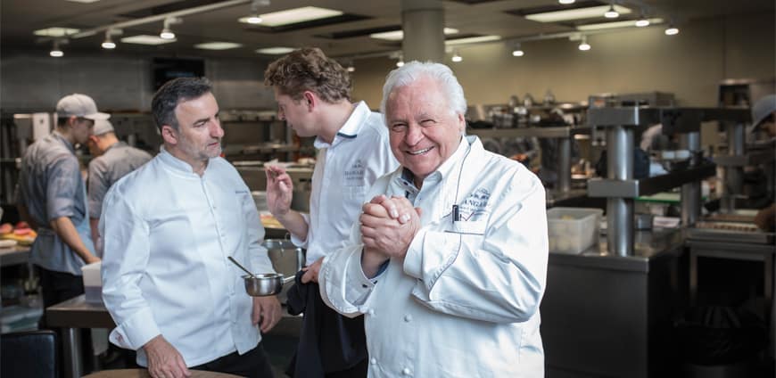 rp222_Hangar7_King_slider1