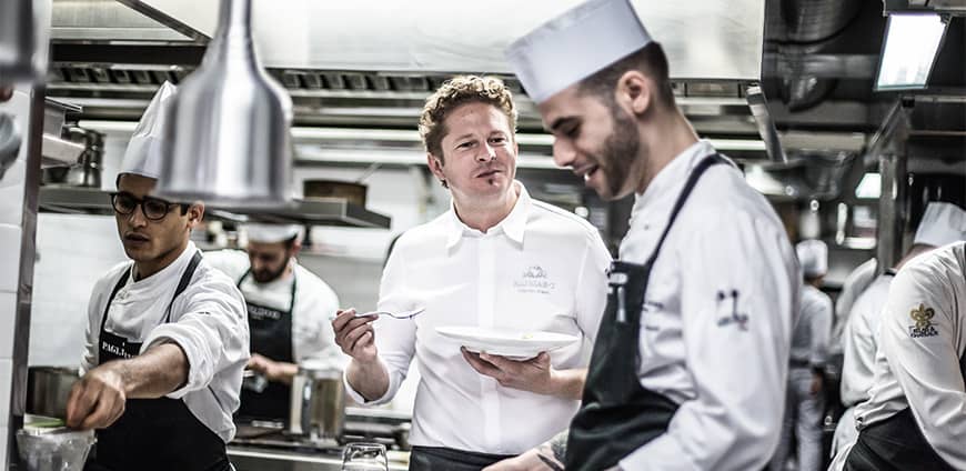 rp238_hangar-7_slider3