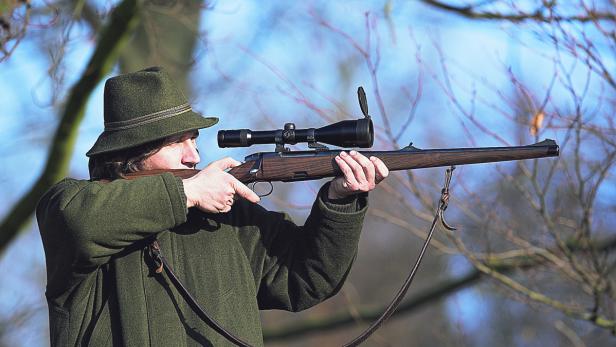 jäger-visier-zielt-wald