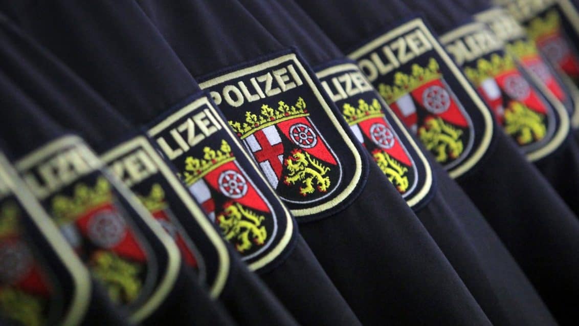 1590149253283polizei-feier-altstadt-uniform-100_v-16x9@2dL_-6c42aff4e68b43c7868c3240d3ebfa29867457da-1132x637