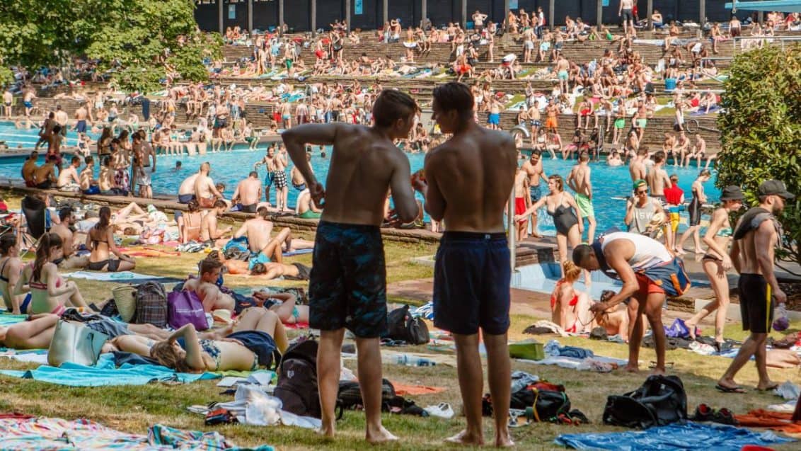 Andrang-im-Kaifu-Freibad-1132x637