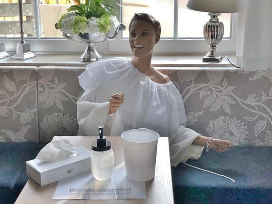 haase-header-tisch-puppe