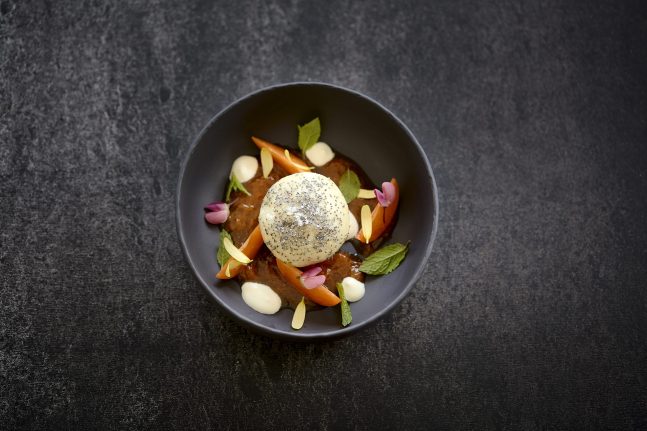 JamesBaron_Germknoedel-©-Krone-La-Punt-Sylvan-Müller-scaled-e1658308765675