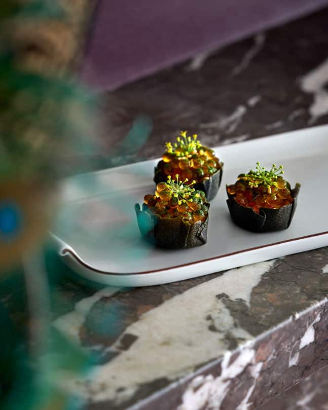 Alois_Dallmayr-Fine-Dining_Gericht_Forellencaviar-Nori-Dill_©-Annette-Sandner