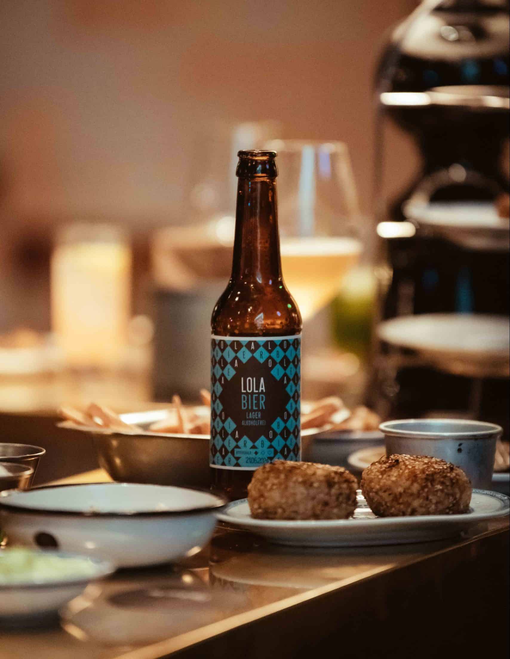 25hours_ZHL_Cinchona-Bar_Lola-Bier-scaled-e1673874433120