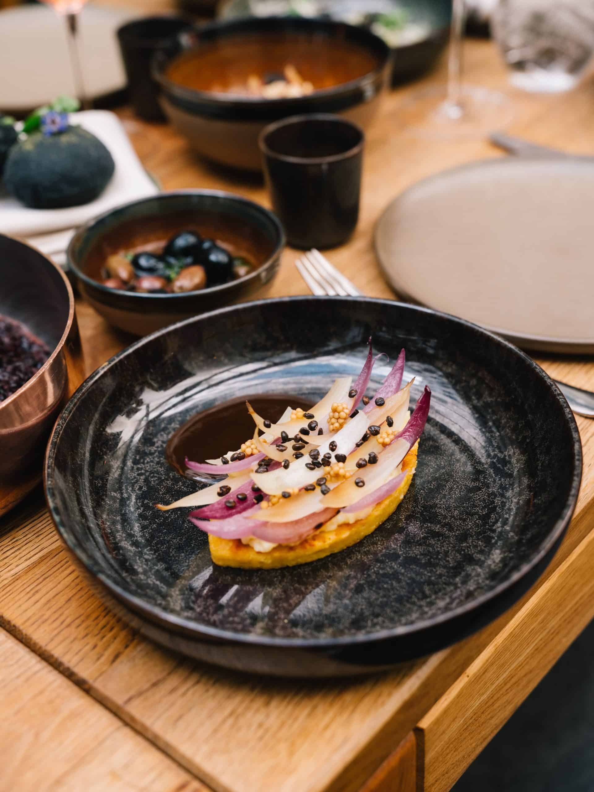 08_TIAN_Dishes_c_Ingo_Pertramerjpg-scaled