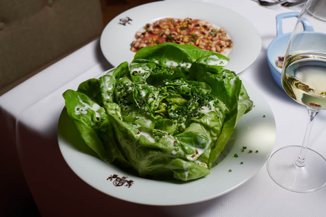 Grill-Royal-Hamburg_Kopfsalat_Photo-Robin-Kranz-Volker-Hobl