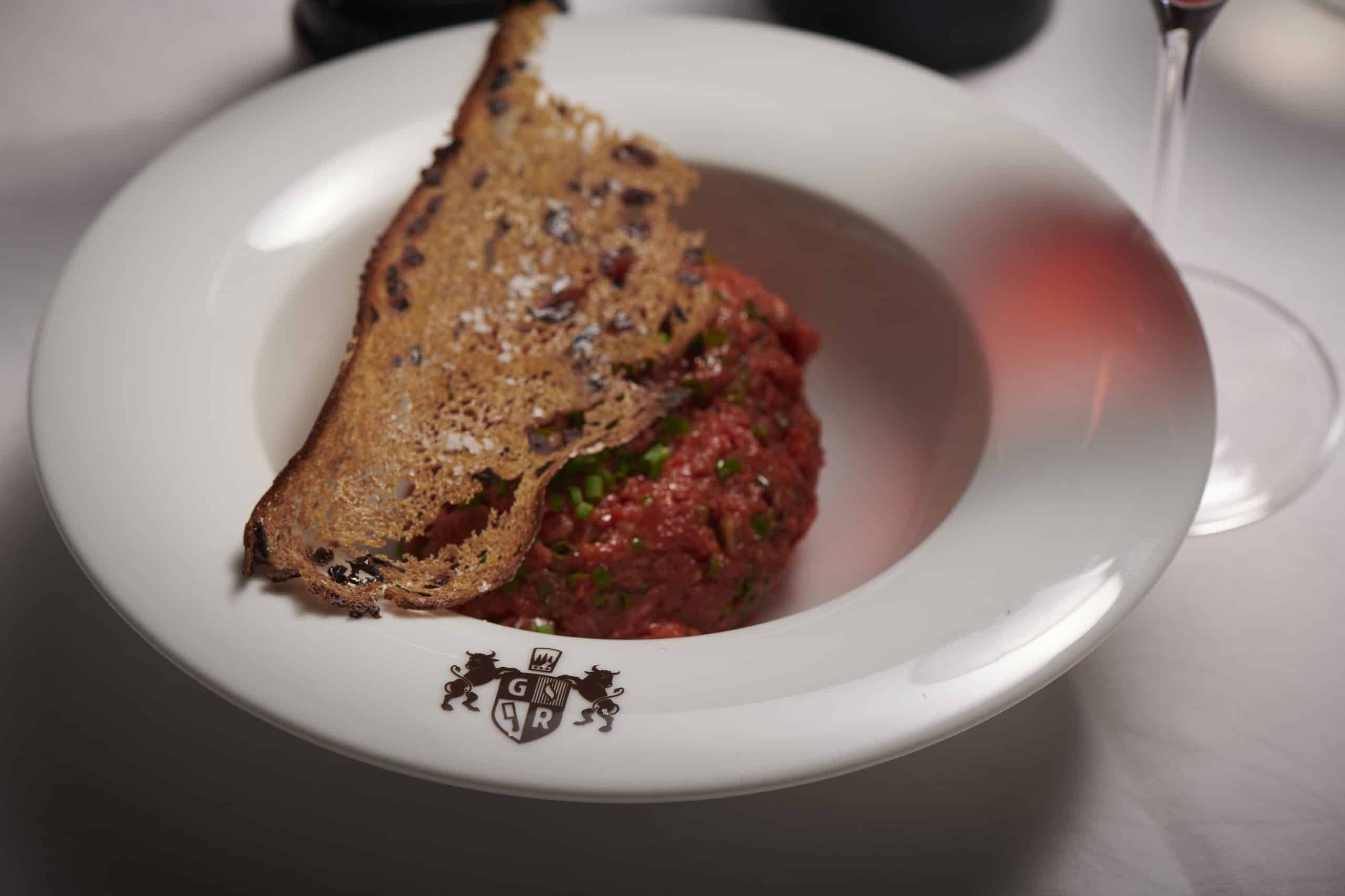 Grill-Royal-Hamburg_Tatar_Photo-Robin-Kranz-Volker-Hobl-scaled