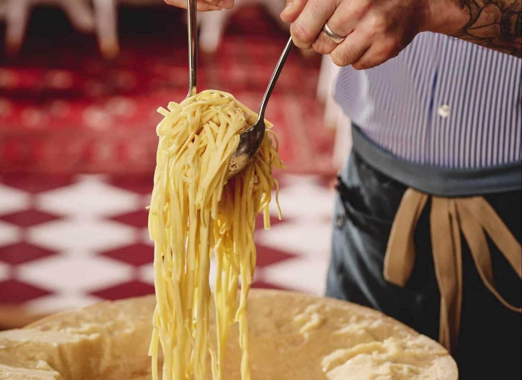 5_limon37433_c_linguine_tartufate_Florian-Weitzer-Hotels-Restaurants-scaled-e1701949909121