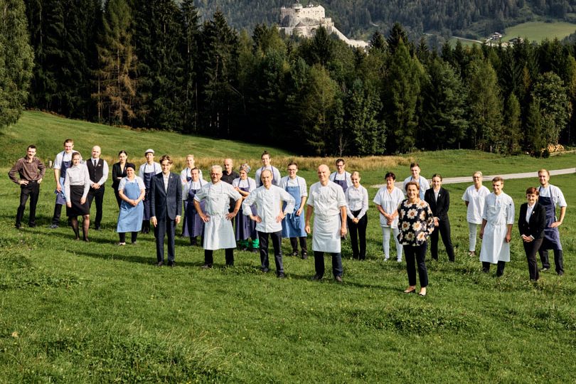 Das-Obauer-Team-c-Armin-Walcher_hoch-e1713519782800