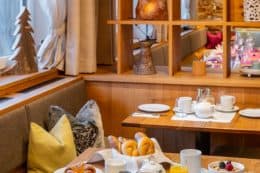 Hotel-Kanzlr-Fruehstueckstisch-260x173