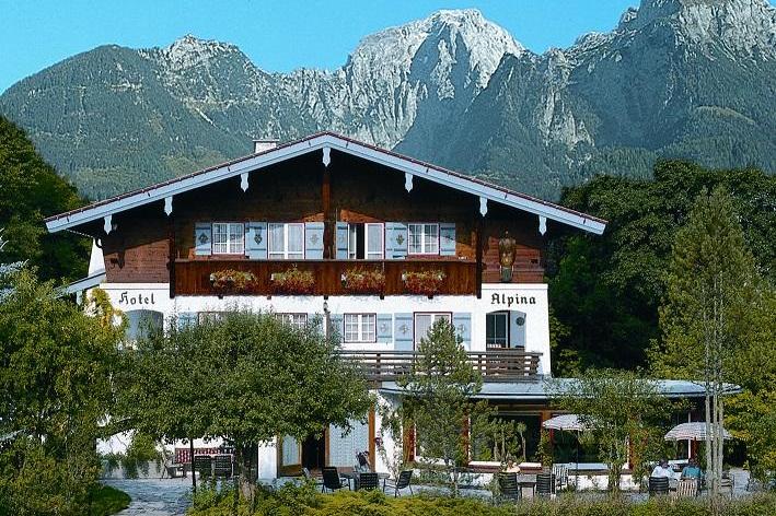 Servicemitarbeiter in bei STOLL   S HOTEL ALPINA Sch  nau K  nigssee