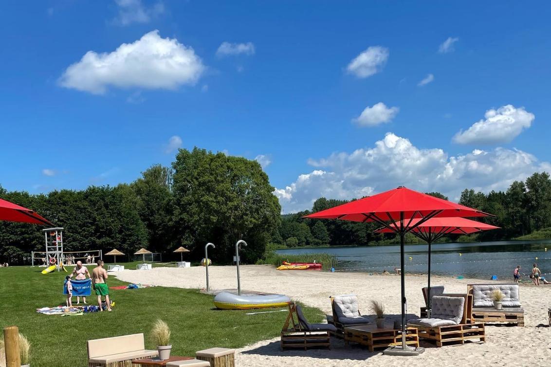 Rezeptionistin für Freizeitanlage am See bei Wäller Camp in