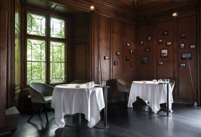 Schloss-Schauenstein-Interior-3-star-restaurant-by-Andreas-Caminada-in-Fuerstenau-Switzerland-c-Gaudenz-Danuser-scaled-e1656407225185