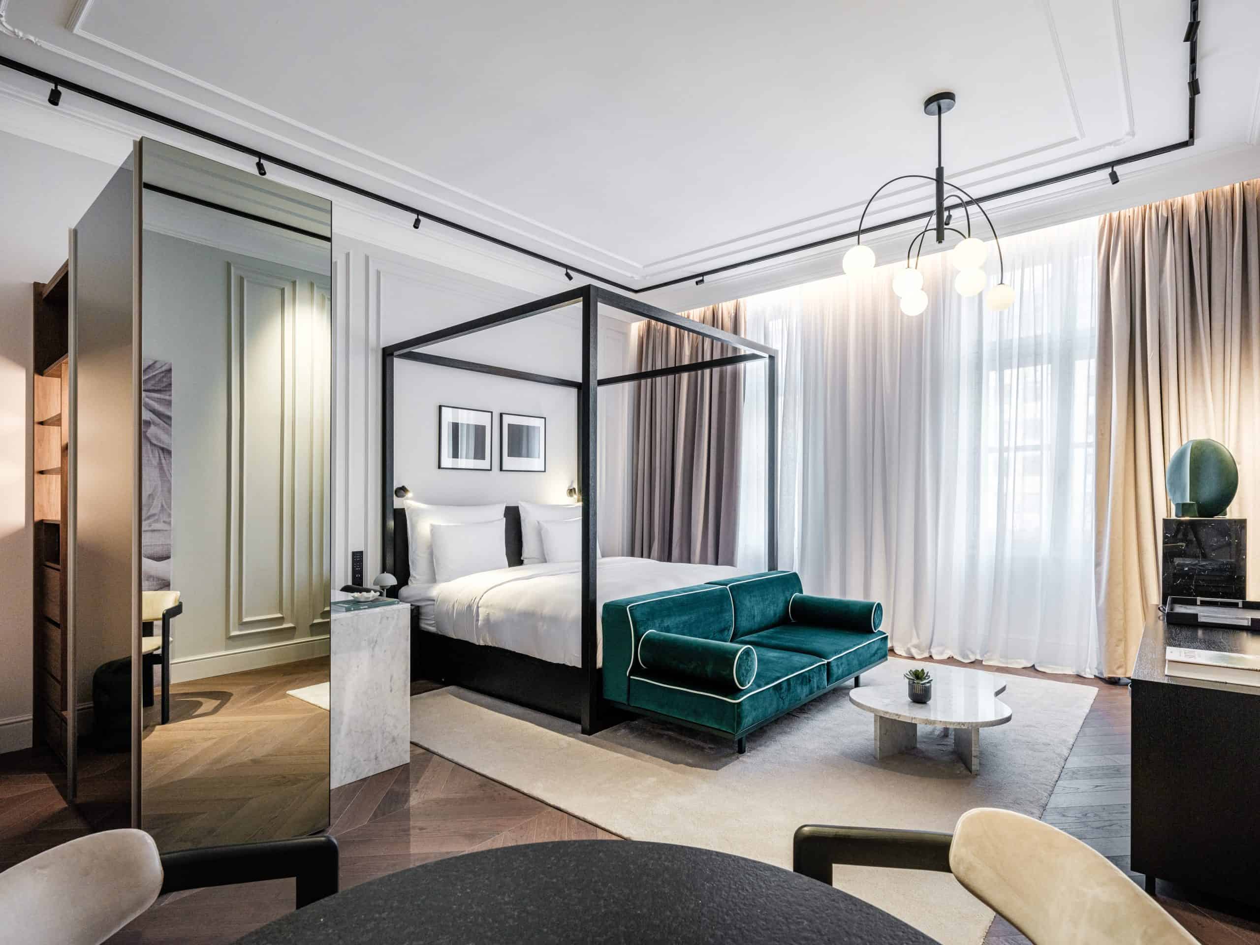 ©The-Amauris-Vienna__Grand_Deluxe_Room-2-scaled