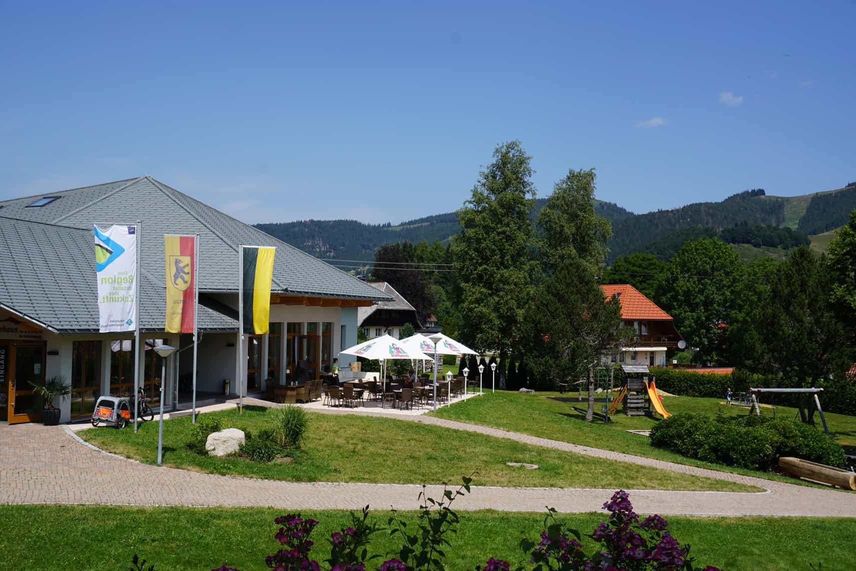 Kurhaus-Bernau-Terrasse-Spielplatz-1